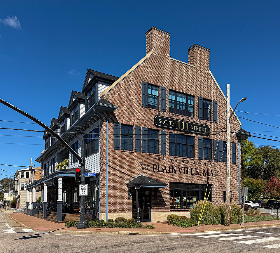 Fachada real de la librería An Unlikely Story en Plainville, Massachusetts